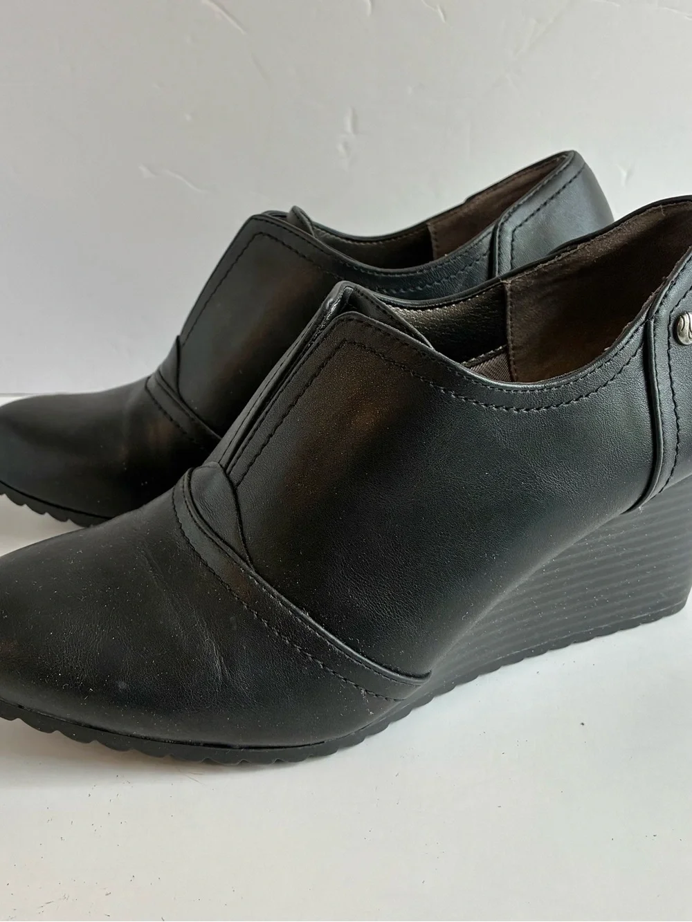 Life Stride Soft System Women’s Size 7 Black Leather Wedge Bootie